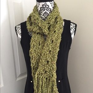 NWOT SCARF HAND KNITTED